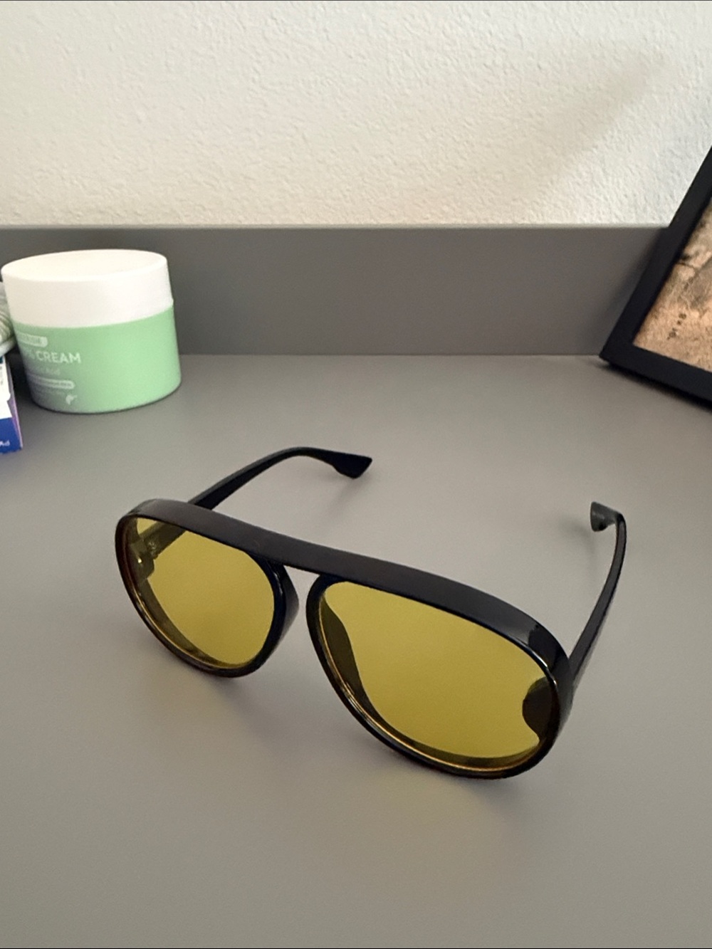 UO sunglasses like new